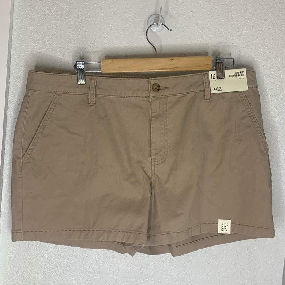 a.n.a Mid Rise Shortie Shorts Birchwood Tan Size 16 Minimalist Clean Girl Beach